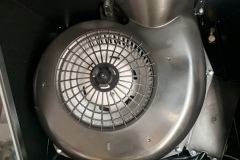 Digestoř – přístup k ventilátoru po demontáži krytu.